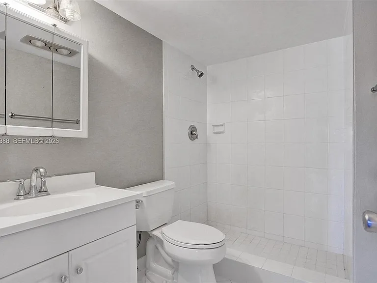 400 N Riverside Dr #214 — Photo 22