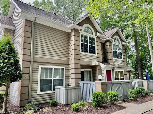 345 Gainsborough Sq, Chesapeake, VA 23320