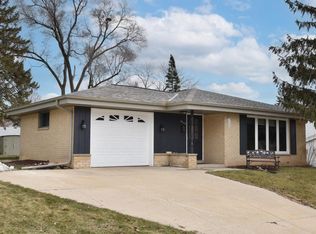 1913 Empire Dr, Waukesha, WI 53186