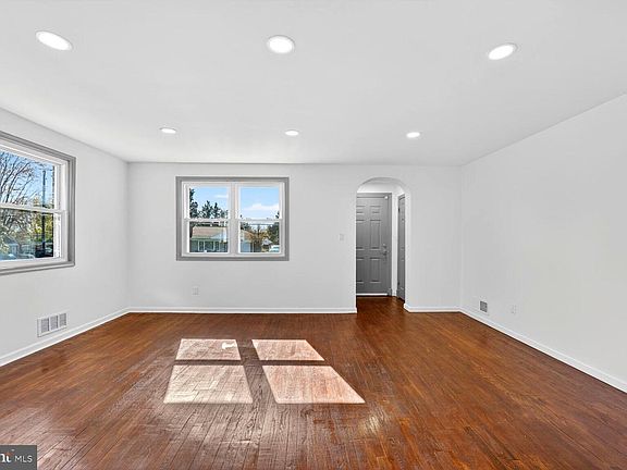 4th image of 2708 West Ave