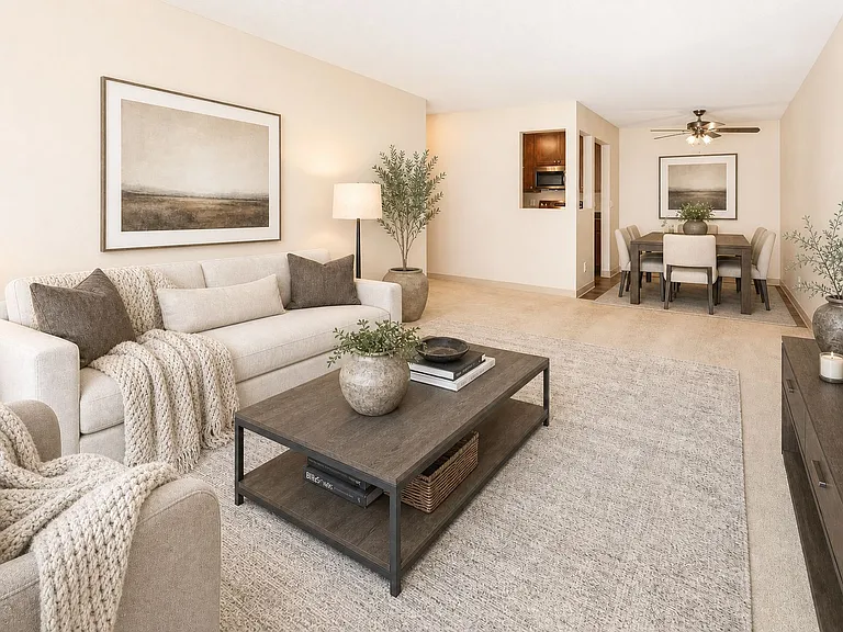Royal Oaks Apartments — Photo 16