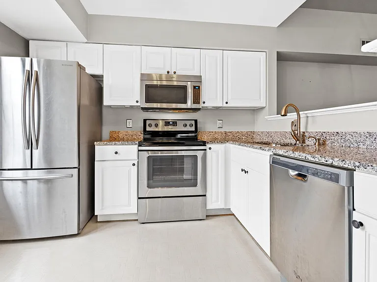 14022 Erie Ct — Photo 4