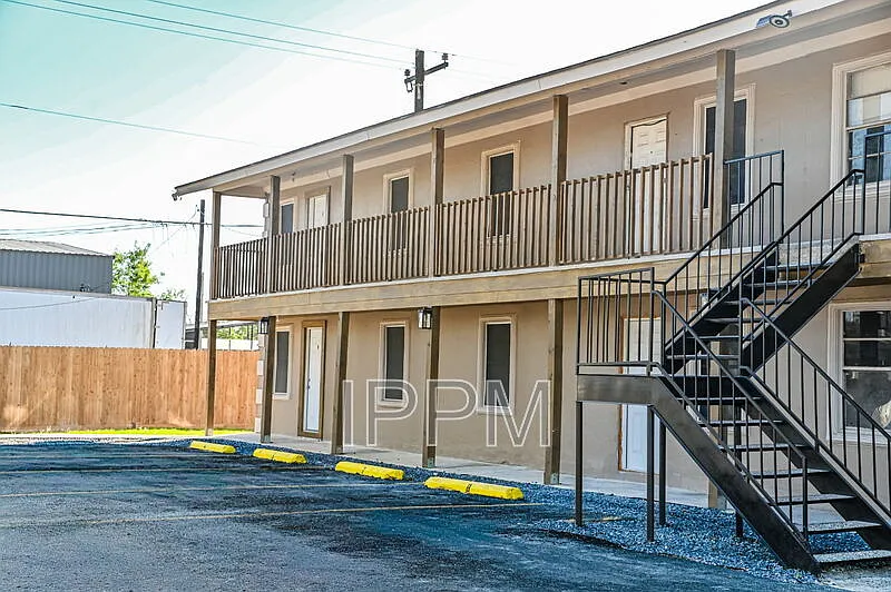 2 bed, 1.0 bath, 600 sqft, $700 — Photo 3