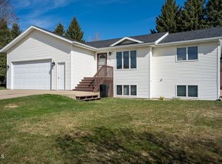 1408 19th St SE, Mandan, ND 58554