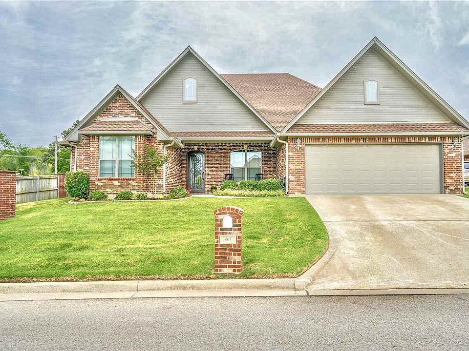 1st image of 801 Woodridge Cir