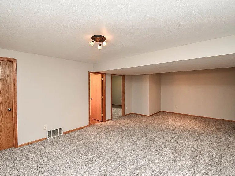5101 W Cushman St — Photo 37