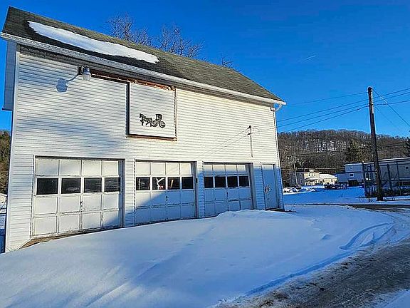 Outside Garage left view 