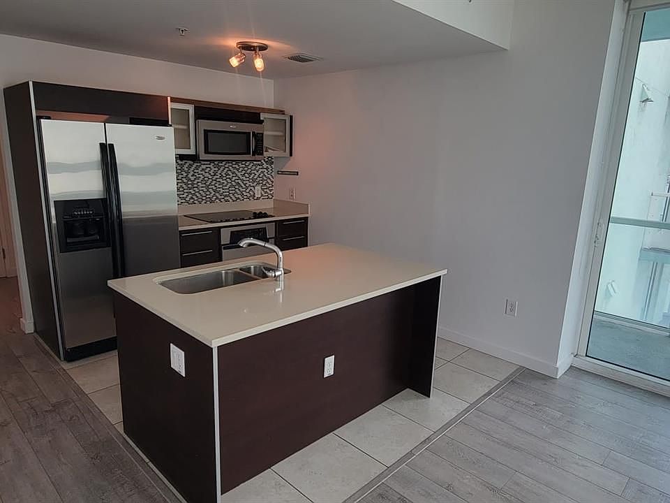1st image of 1900 N Bayshore Dr APT 2303