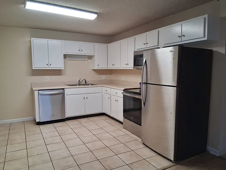 105 Middleton Blvd #105 — Photo 4