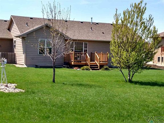 3rd image of 604 Cedar Dr