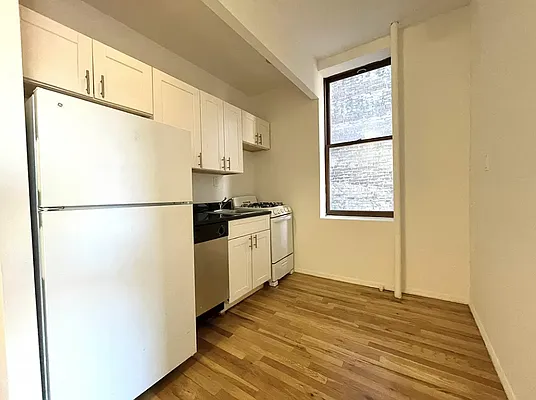 Rented by J PRESTON AND ASSOCIATES INC | media 18