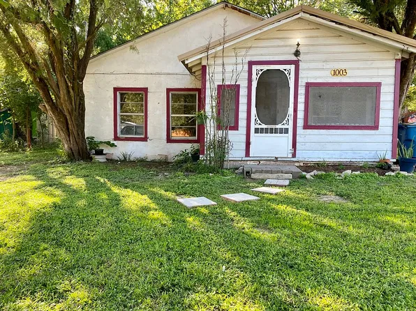 1003 Piedmont St, Navasota, TX 77868