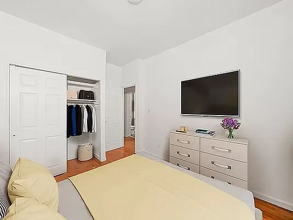 5th image of 215 W 101st St Ph B
