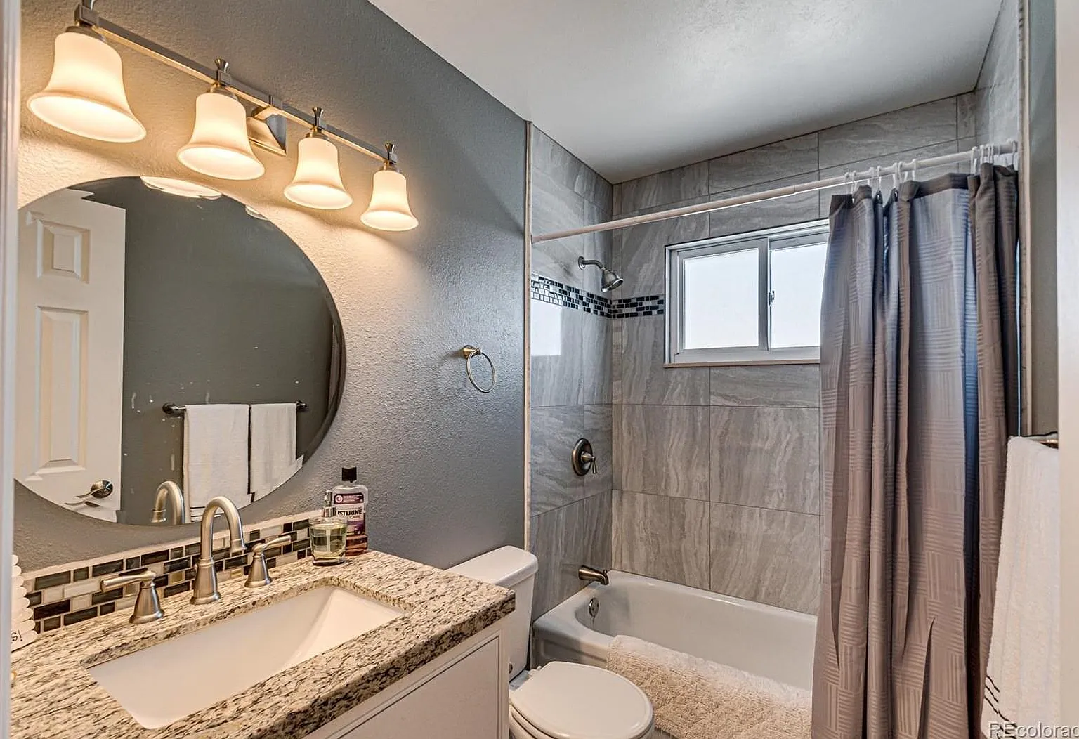 218 Paddock St — Photo 3