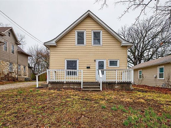 3rd image of 1212 N Spring St