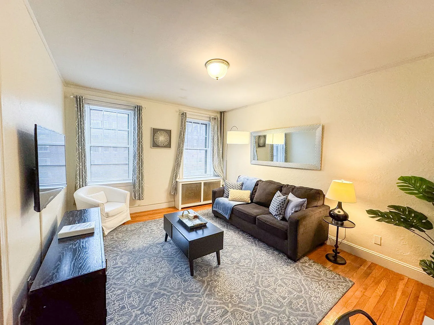 1 bed, 1.0 bath, 613 sqft, $3,355 — Photo 1