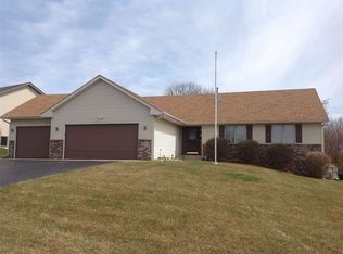 7607 Hawks View Dr, Machesney Park, IL 61115