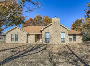 655 E Reindeer Rd, Lancaster, TX 75146