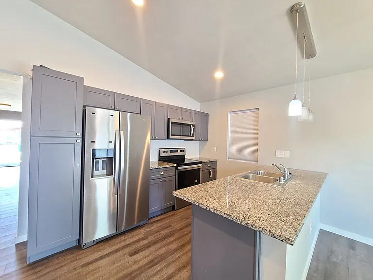 3014 N Gillis Ct — Photo 6