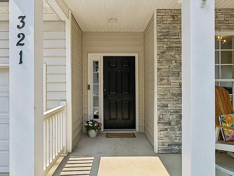 5 bed, 2495 sqft, $3,400 — Photo 2
