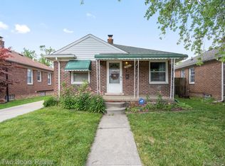 860 Mayflower Ave, Lincoln Park, MI 48146