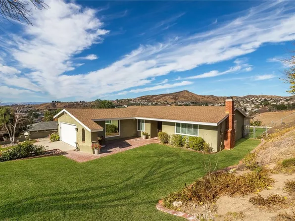 18711 Nadal St, Santa Clarita, CA 91351