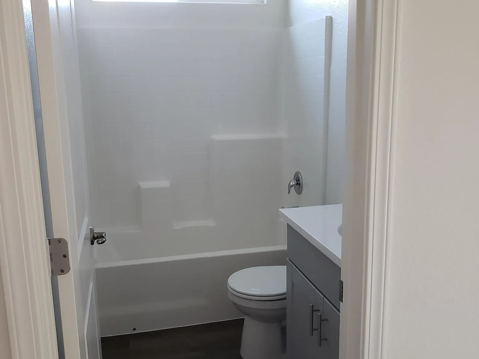 4 bed, 1976 sqft, $3,198 — Photo 4