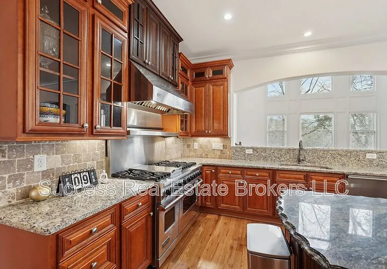 343 Summer Garden Dr — Photo 30