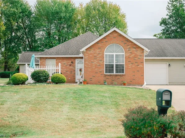 30 Apple Ridge Dr, Apple Creek, OH 44606