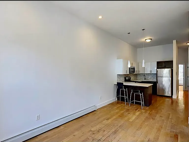17 Goodwin Pl #2 — Photo 5