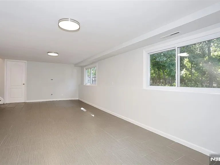 69 Pittis Ave — Photo 26