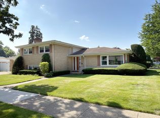 801 S See Gwun Ave, Mount Prospect, IL 60056