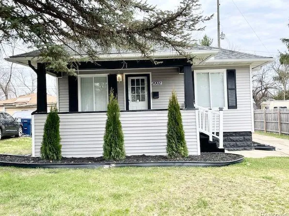 2002 Berkley St, Flint, MI 48504
