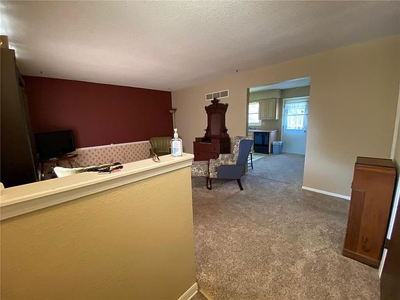 2nd image of 1604 SE 15th Pl
