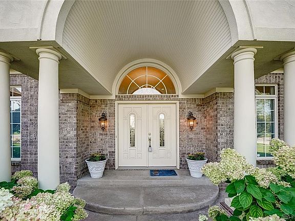 4th image of 286 Yorkshire Ln
