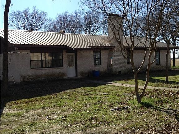 2nd image of 902 Oak Knoll Ln