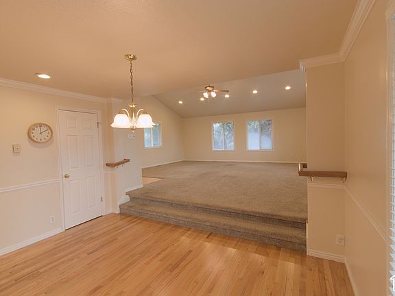 3rd image of 1254 N Main St