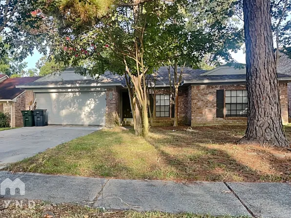 225 Bedford Ln, Conroe, TX 77303