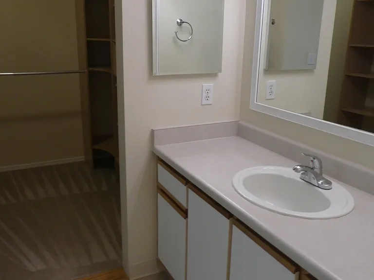 7123 SW Sagert St #104 — Photo 31