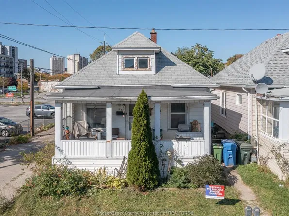 156 Erie St E, Windsor, ON N9A 3W8