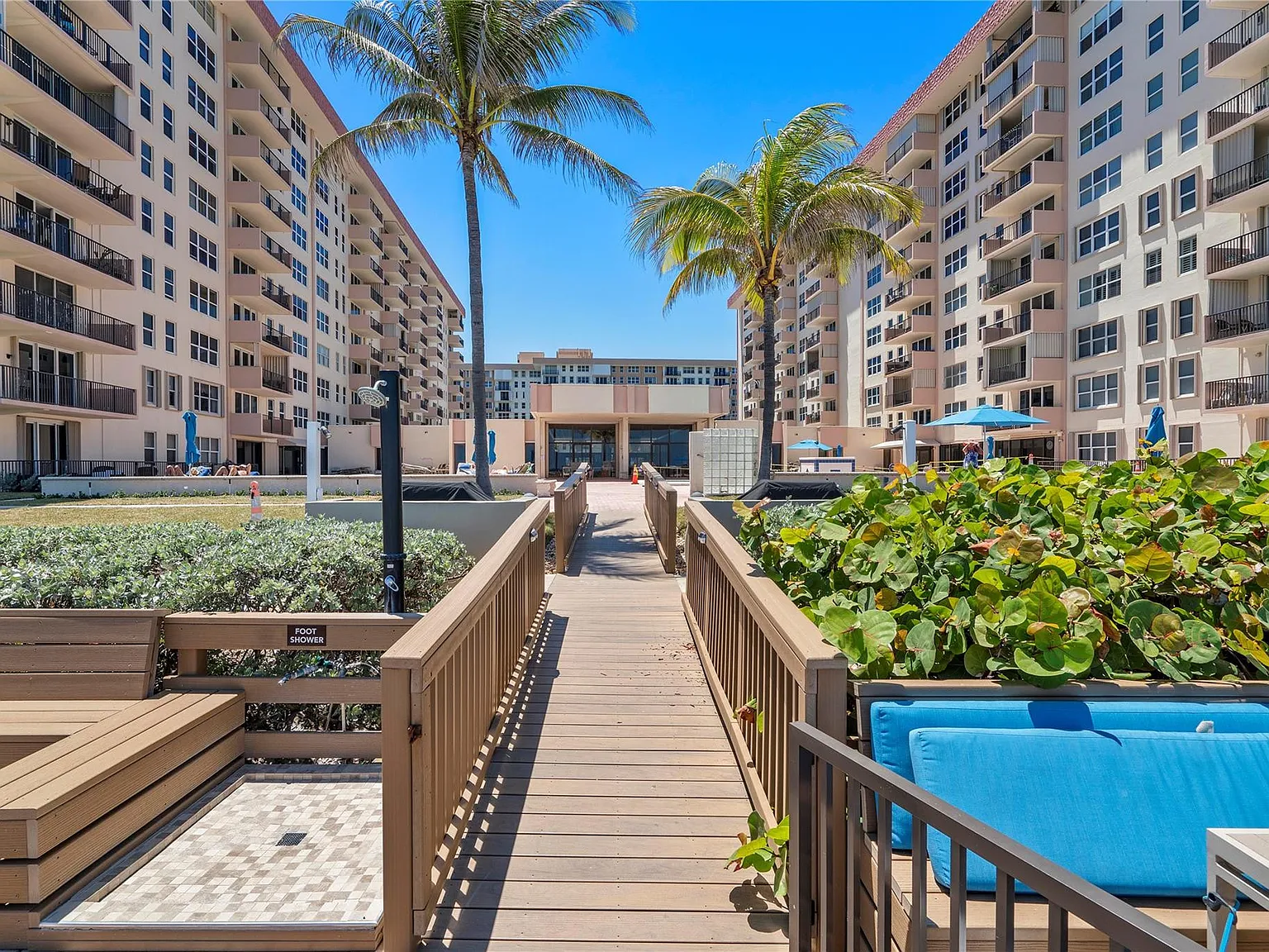 2 bed, 2.0 bath, 1200 sqft, $5,000 — Photo 3