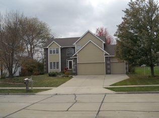 13922 Buena Vista Dr, Urbandale, IA 50323