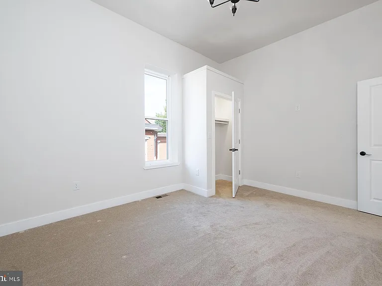 151 N York St #B — Photo 10
