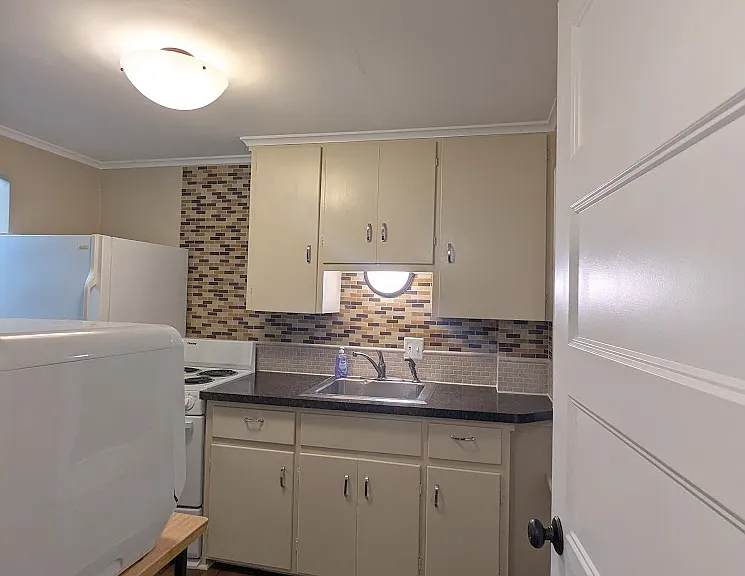 275 E Marshall St — Photo 5