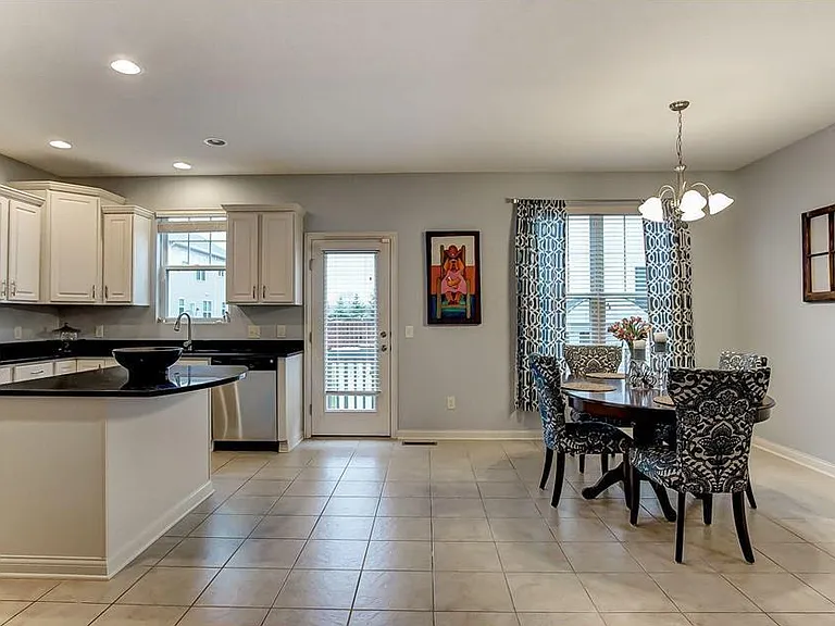 2768 Acarie Dr — Photo 6