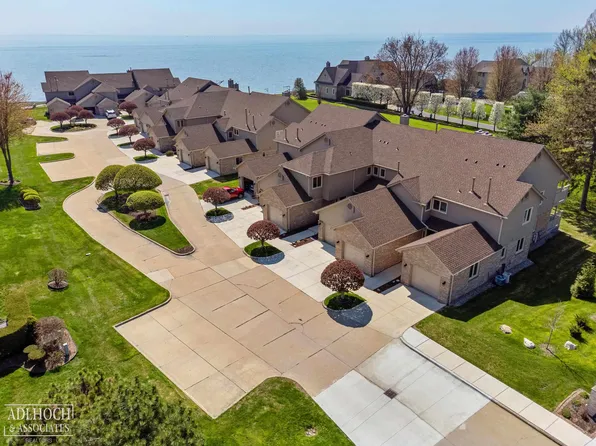 25540 Waterview Dr, Harrison Township, MI 48045