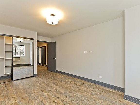 2nd image of 512G W Wrightwood Ave #4B