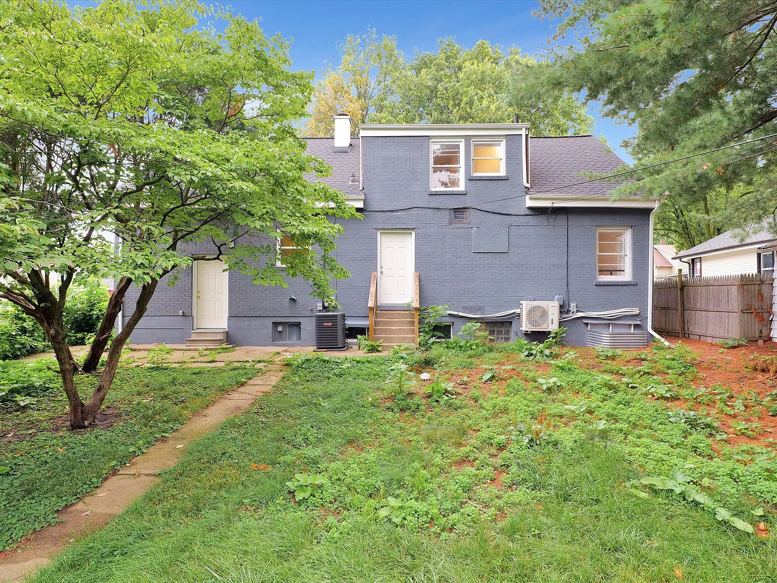 1113 West Hill Street - Apt 1 garden unit — Photo 2