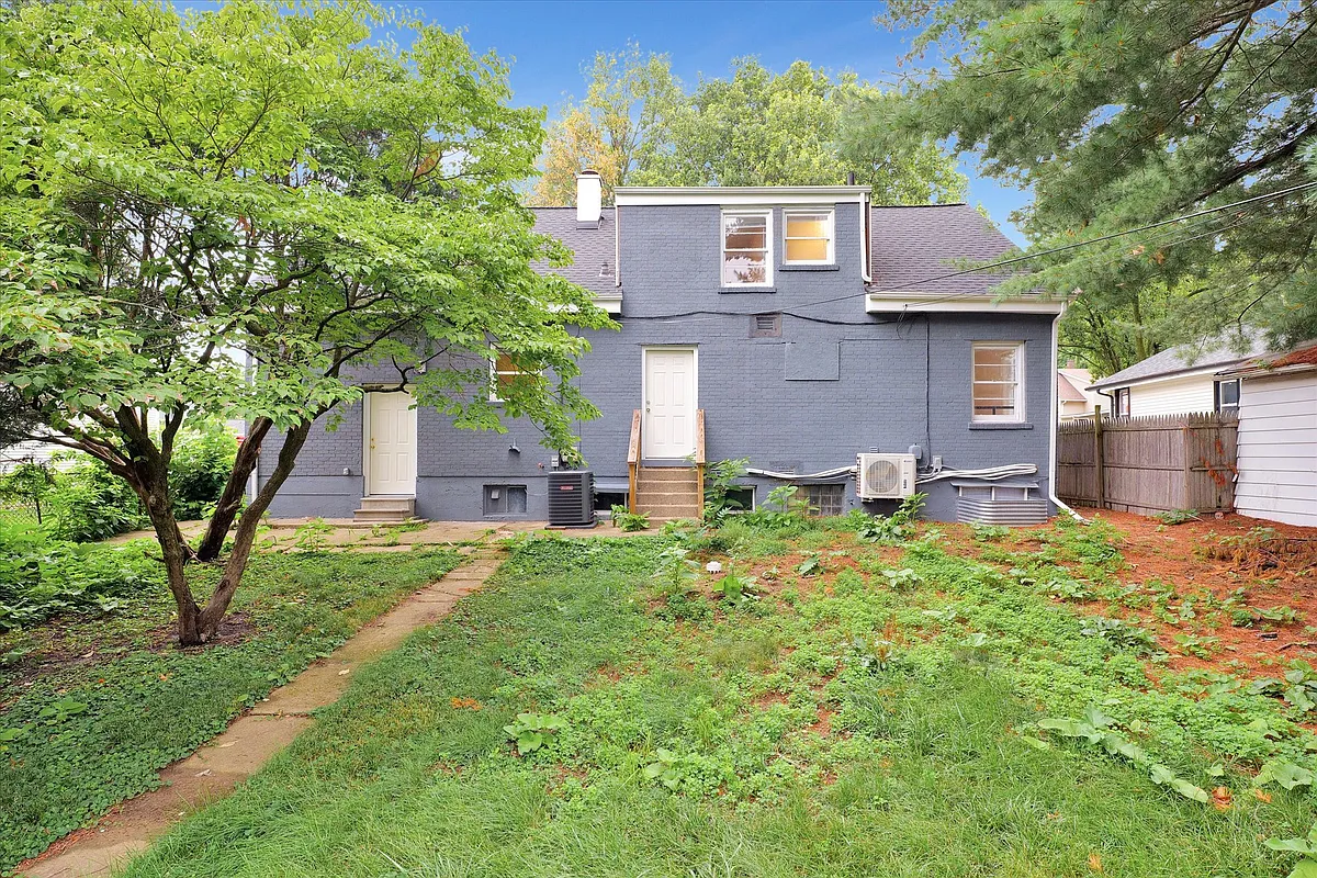 Building Photo - 1113 W Hill St #1