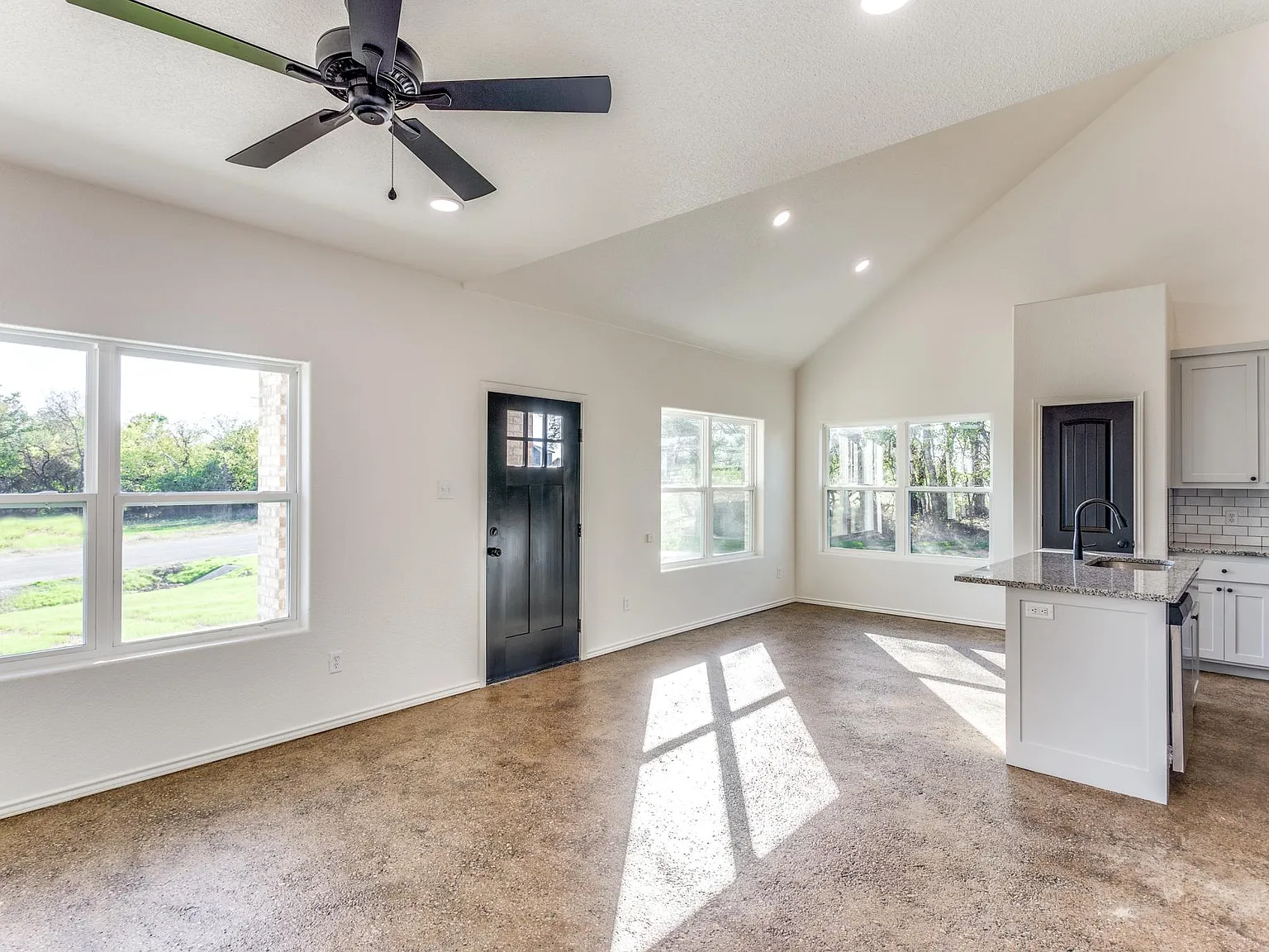 112 Dealva Ct — Photo 4